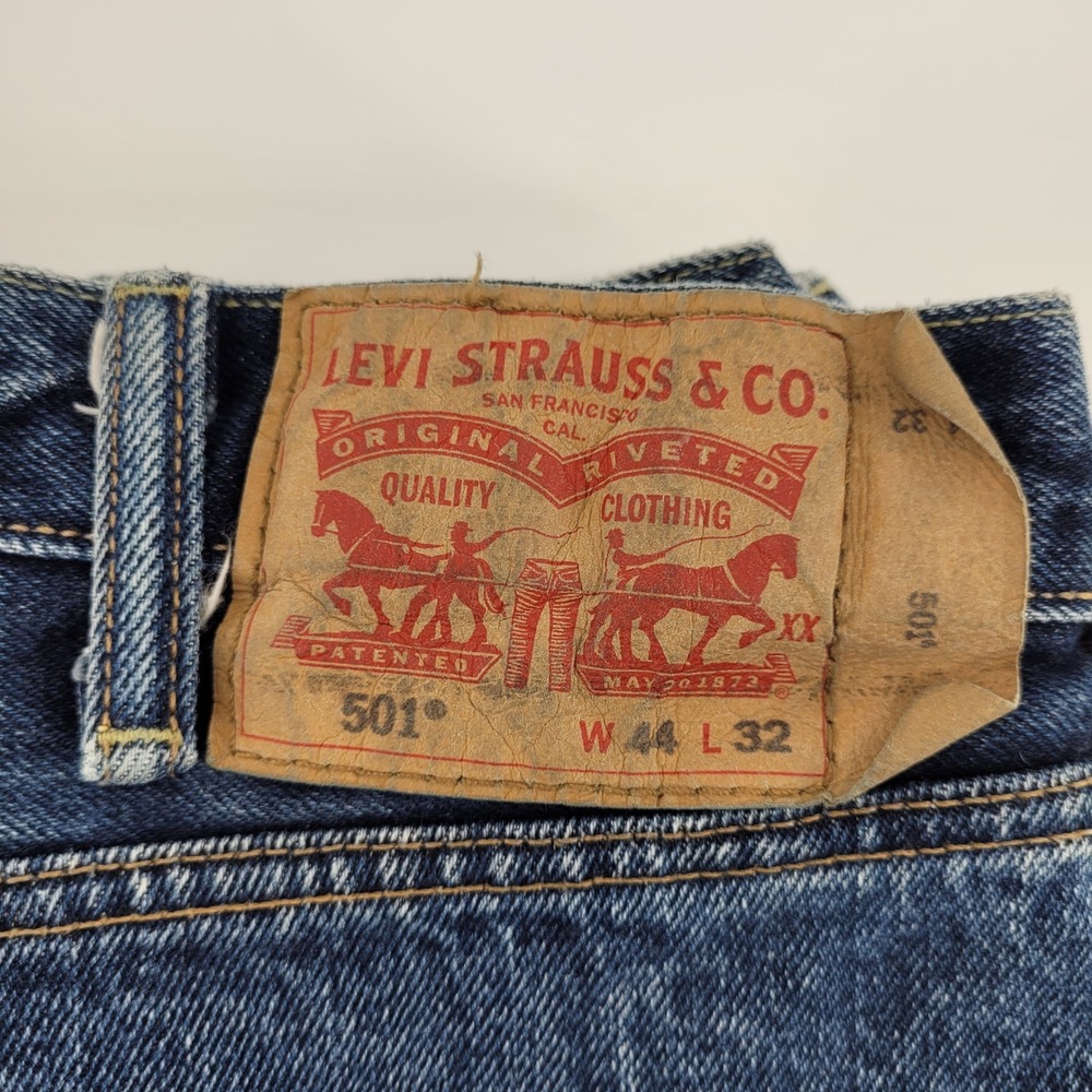Levi's 501 Straight Leg Jeans Mens 44x32 Blue Button Fly Denim PC9-00501-2483 - Picture 2 of 8